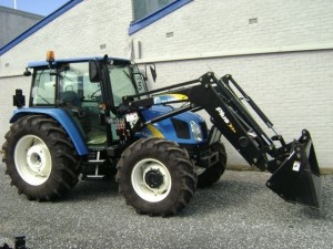 Pārdod traktoru, 2006 NEW HOLLAND T5050